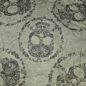 BNWOT Green Black Floral Sugar Skull Print Large Lightweight Scarf